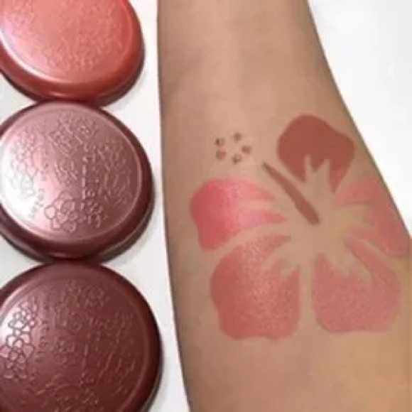 stila Convertible Color Dual Lip & Cheek Cream in Shade Magnolia (Nude Mauve) - Picture 12 of 16